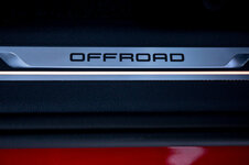 2017-Volkswagen-Tiguan-20-TSI-Euro-Spec-door-sill.jpg